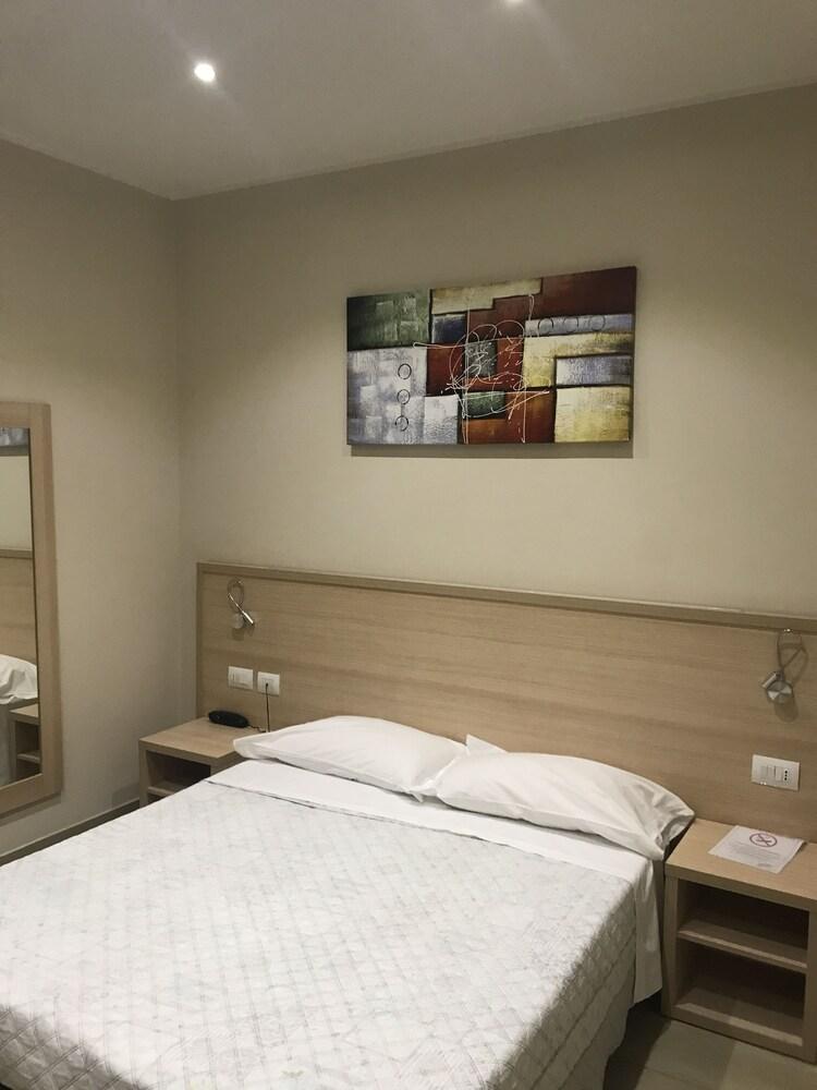 Hotel San Biagio Милан Экстерьер фото